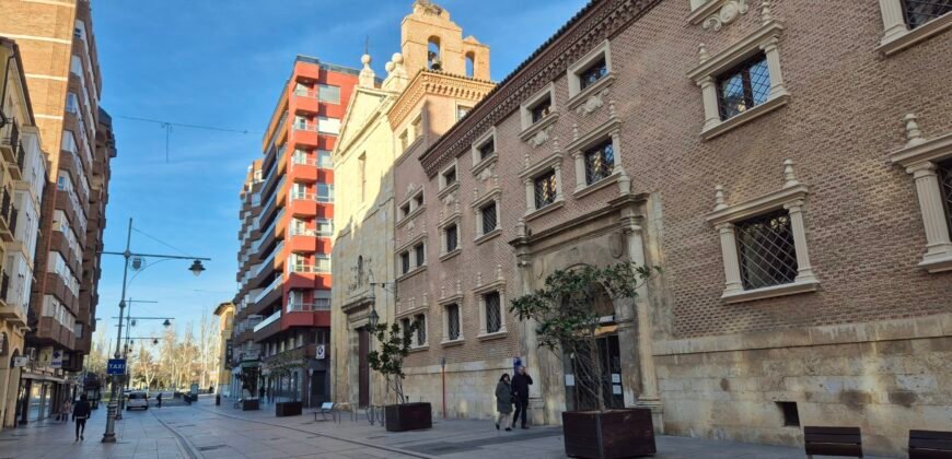 Piso único con terraza y galeria en sitio ideal
