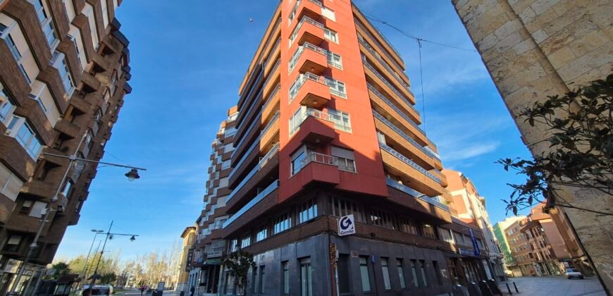 Piso único con terraza y galeria en sitio ideal