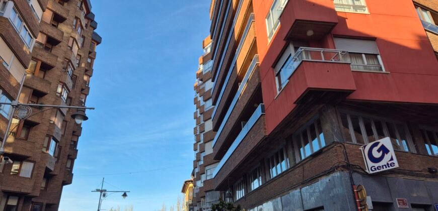 Piso único con terraza y galeria en sitio ideal