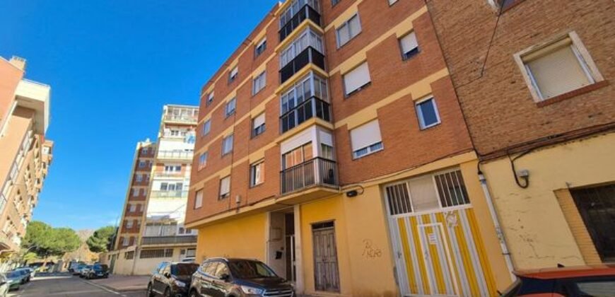 Vivienda para reformar con garaje