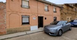 Casa de SEIS dormitorios y patio en Piña de Campos