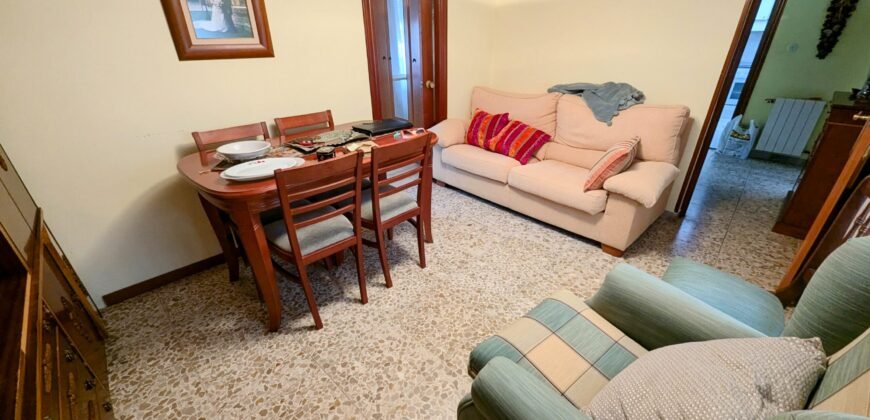 Casa de SEIS dormitorios y patio en Piña de Campos