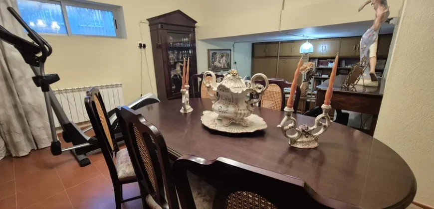 Chalet pareado de tres plantas con garaje y trastero