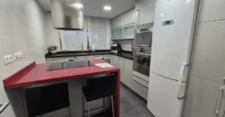 Chalet pareado de tres plantas con garaje y trastero