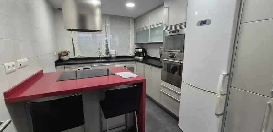 Chalet pareado de tres plantas con garaje y trastero