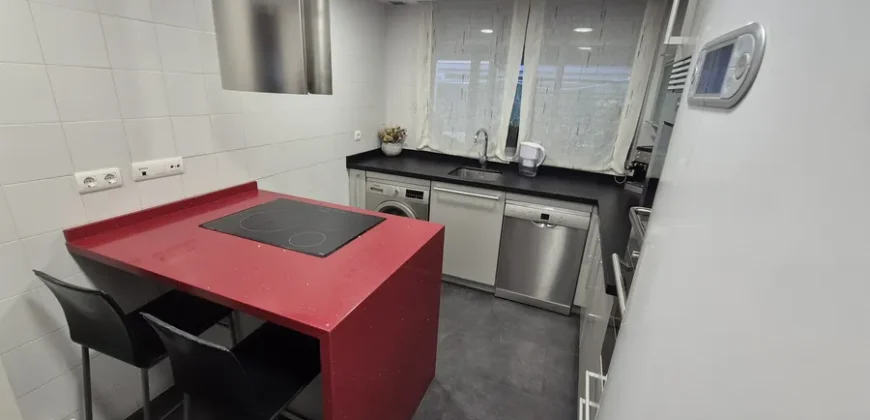 Chalet pareado de tres plantas con garaje y trastero