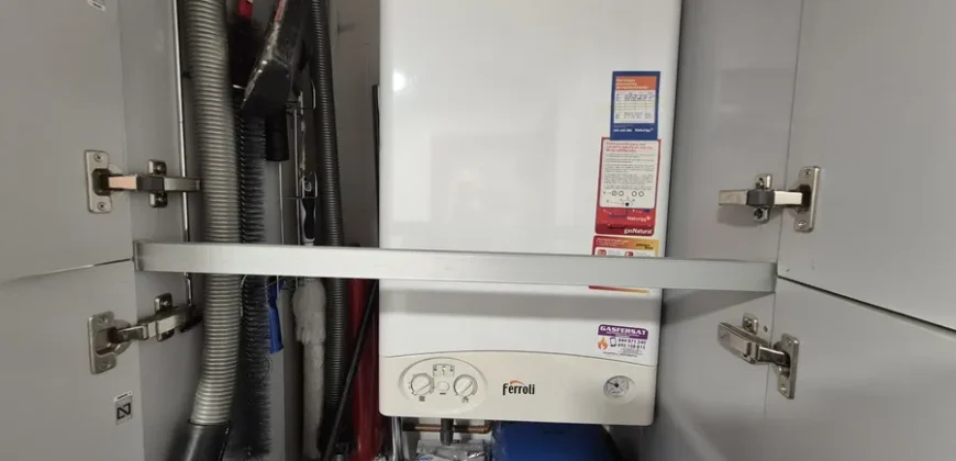 Chalet pareado de tres plantas con garaje y trastero