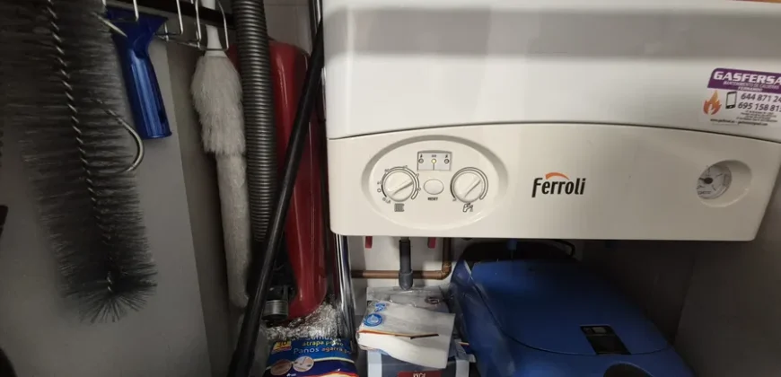 Chalet pareado de tres plantas con garaje y trastero