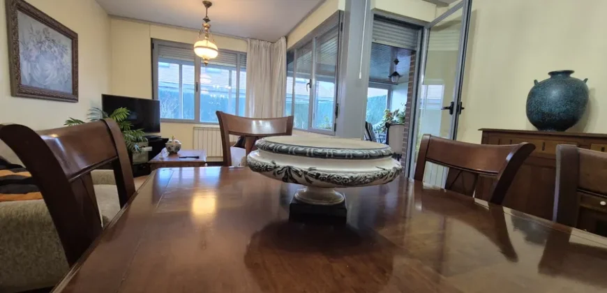 Chalet pareado de tres plantas con garaje y trastero