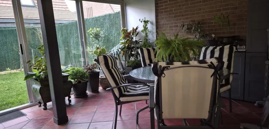 Chalet pareado de tres plantas con garaje y trastero