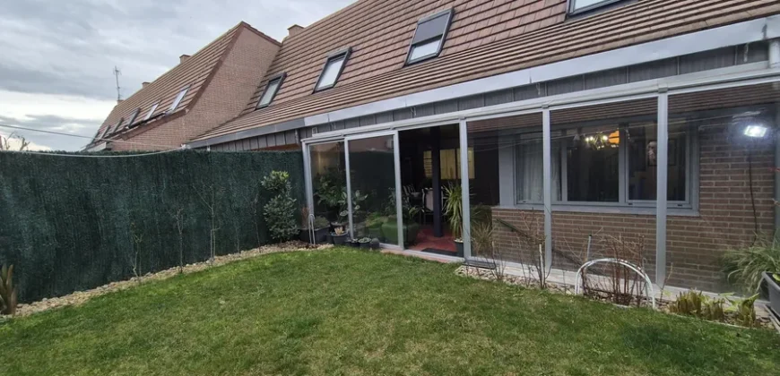 Chalet pareado de tres plantas con garaje y trastero