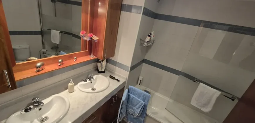 Chalet pareado de tres plantas con garaje y trastero