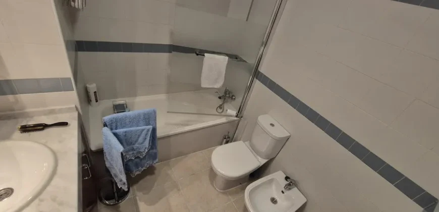 Chalet pareado de tres plantas con garaje y trastero