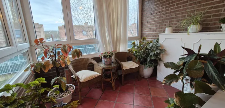 Chalet pareado de tres plantas con garaje y trastero