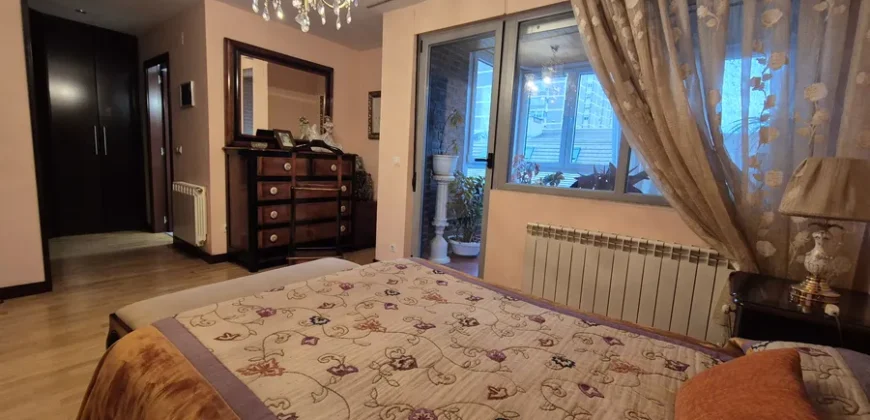 Chalet pareado de tres plantas con garaje y trastero