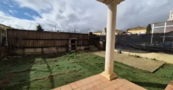 Chalet pareado de tres habitaciones y tres baños