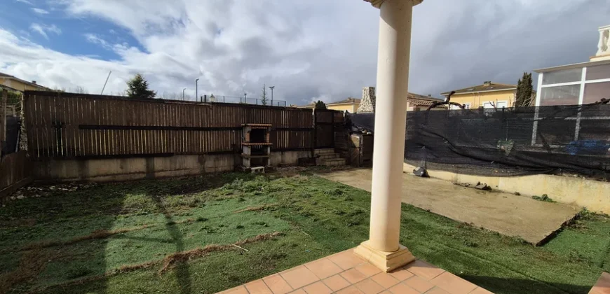 Chalet pareado de tres habitaciones y tres baños