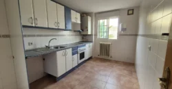 Chalet pareado de tres habitaciones y tres baños