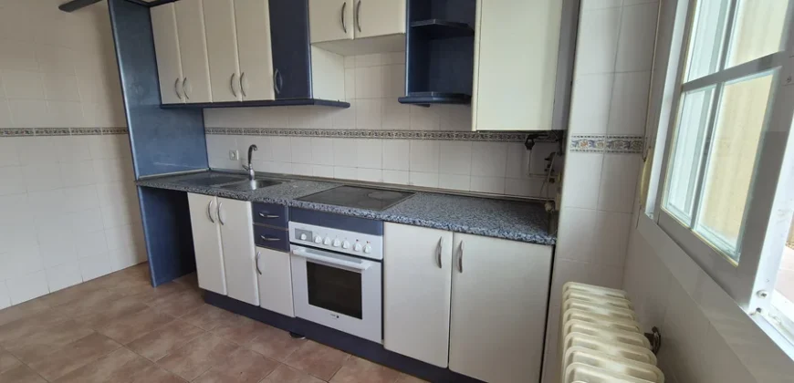 Chalet pareado de tres habitaciones y tres baños