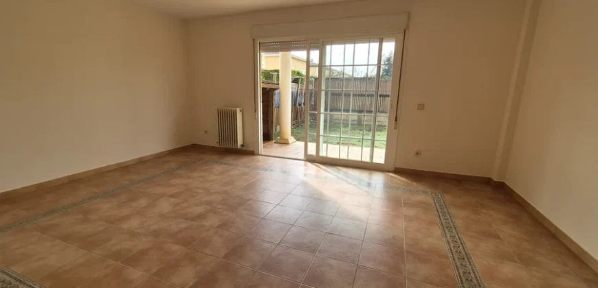 Chalet pareado de tres habitaciones y tres baños