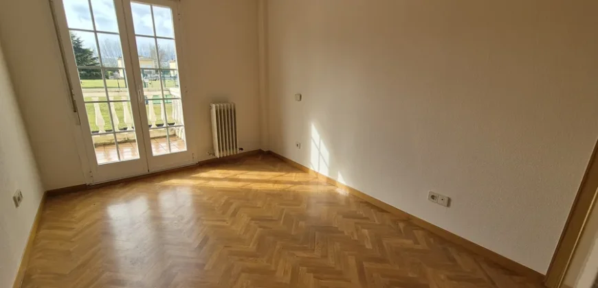 Chalet pareado de tres habitaciones y tres baños