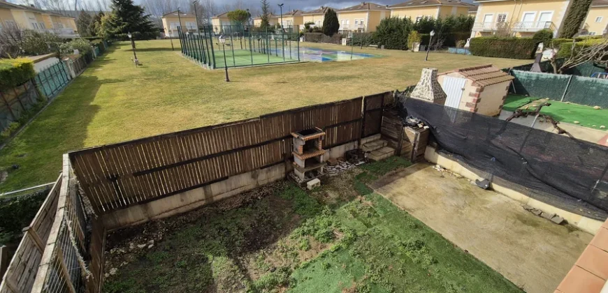 Chalet pareado de tres habitaciones y tres baños