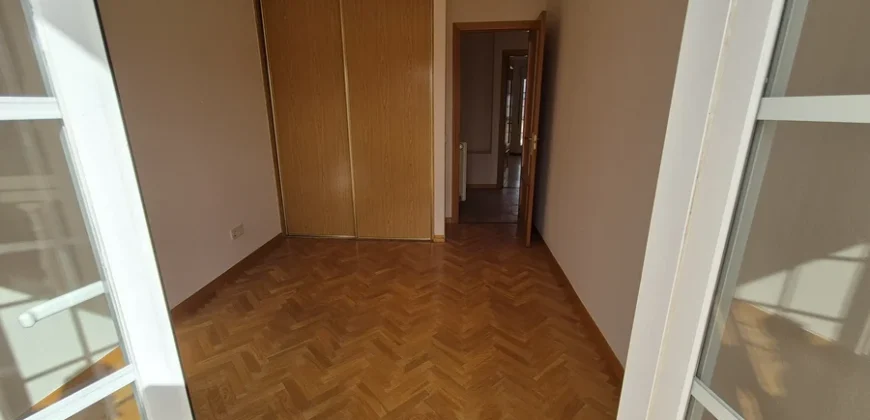 Chalet pareado de tres habitaciones y tres baños