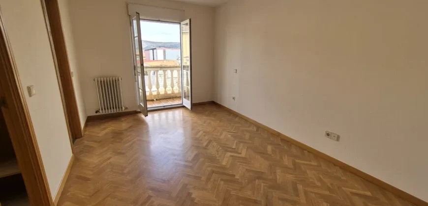 Chalet pareado de tres habitaciones y tres baños