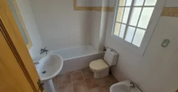 Chalet pareado de tres habitaciones y tres baños