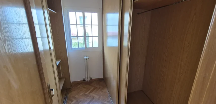 Chalet pareado de tres habitaciones y tres baños