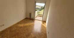 Chalet pareado de tres habitaciones y tres baños