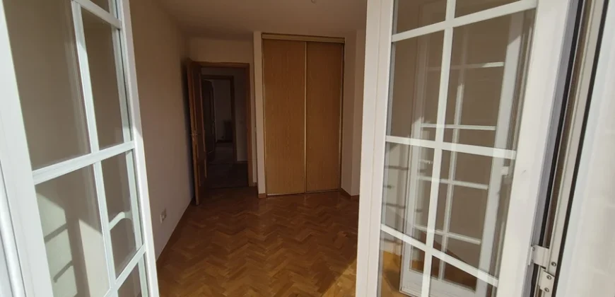 Chalet pareado de tres habitaciones y tres baños