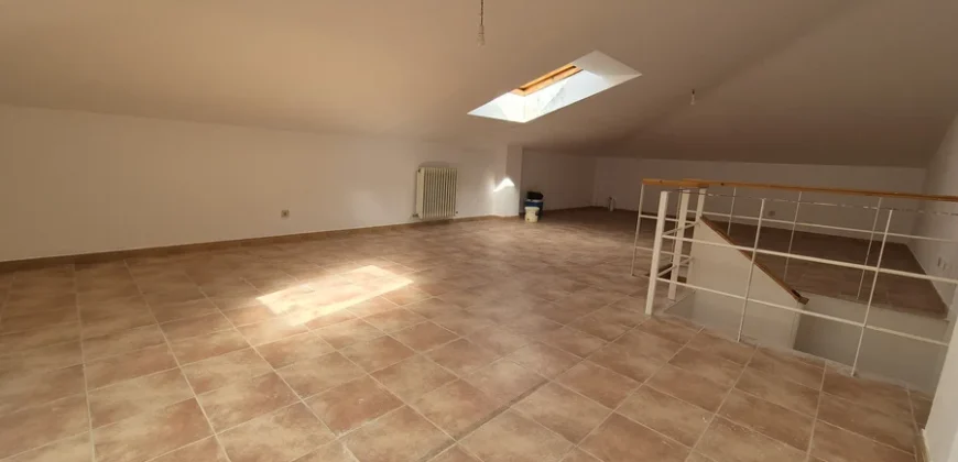 Chalet pareado de tres habitaciones y tres baños