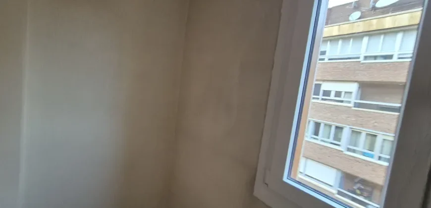 Piso céntrico en Palencia de cuatro habitaciones y dos baños