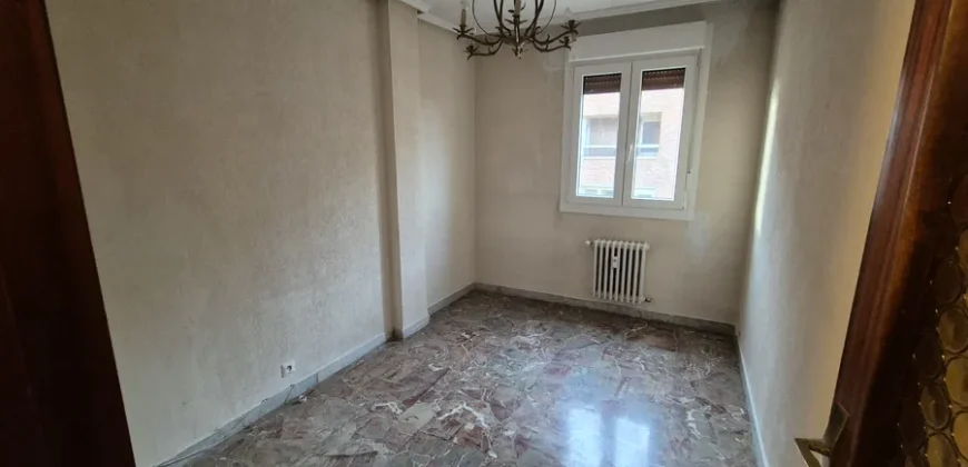 Piso céntrico en Palencia de cuatro habitaciones y dos baños