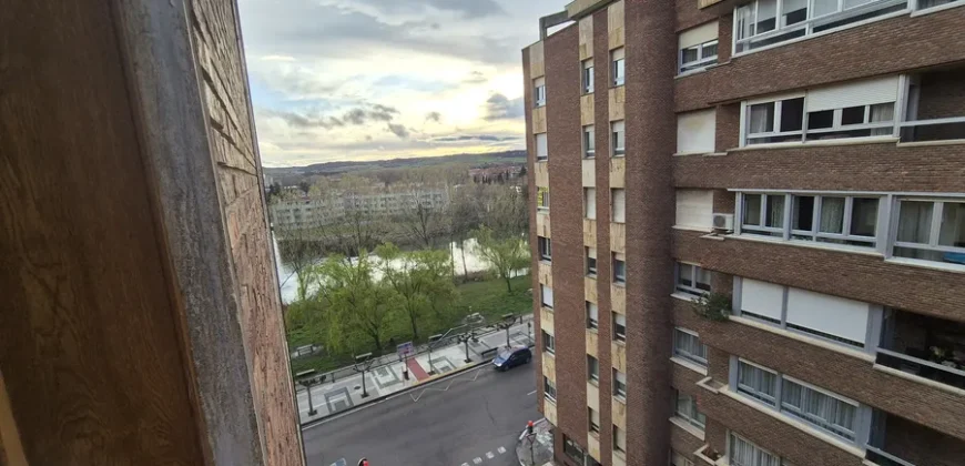 Piso céntrico en Palencia de cuatro habitaciones y dos baños