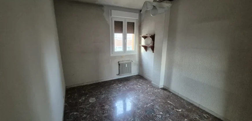 Piso céntrico en Palencia de cuatro habitaciones y dos baños