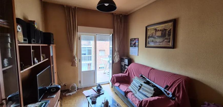 Piso céntrico en Palencia de tres habitaciones y terraza