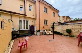 Chalet adosado en venta en Magaz con cuatro habitaciones y tres baños