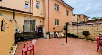 Chalet adosado en venta en Magaz con cuatro habitaciones y tres baños