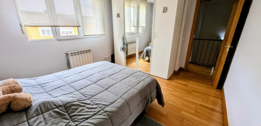 Chalet adosado en venta en Magaz con cuatro habitaciones y tres baños