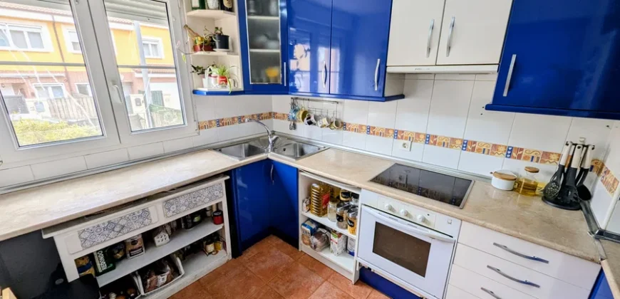 Chalet adosado en venta en Magaz con cuatro habitaciones y tres baños