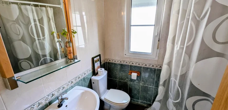 Chalet adosado en venta en Magaz con cuatro habitaciones y tres baños