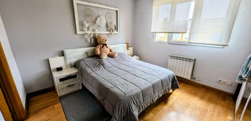 Chalet adosado en venta en Magaz con cuatro habitaciones y tres baños