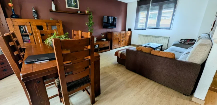 Chalet adosado en venta en Magaz con cuatro habitaciones y tres baños