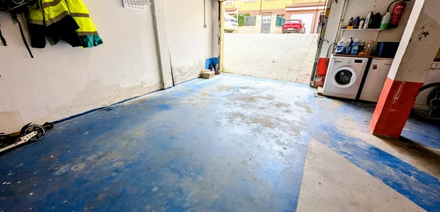 Chalet adosado en venta en Magaz con cuatro habitaciones y tres baños