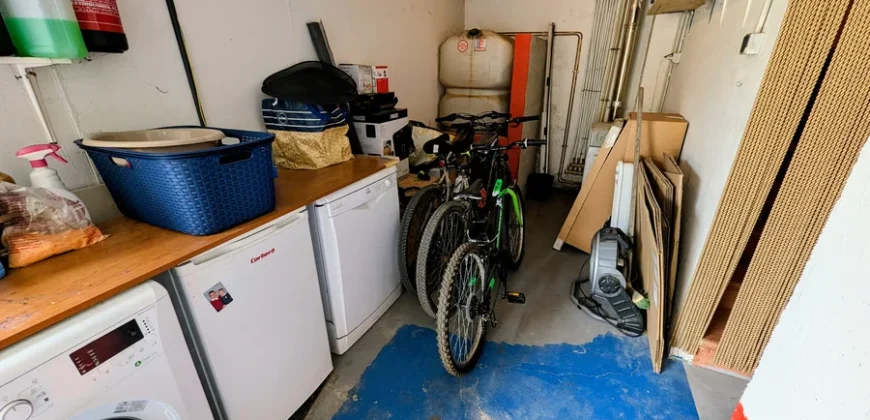 Chalet adosado en venta en Magaz con cuatro habitaciones y tres baños