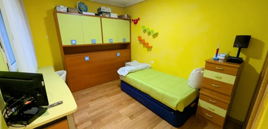 Piso en Palencia de cuatro habitaciones y dos baños