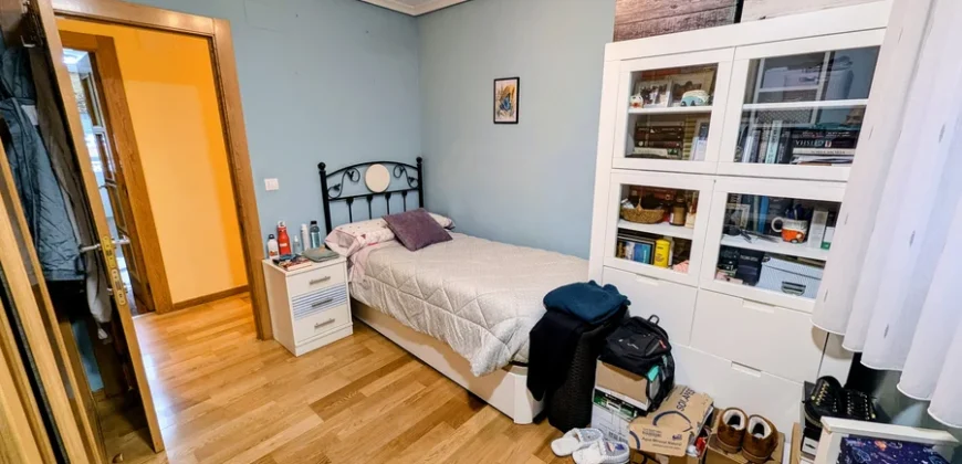 Piso en Palencia de cuatro habitaciones y dos baños