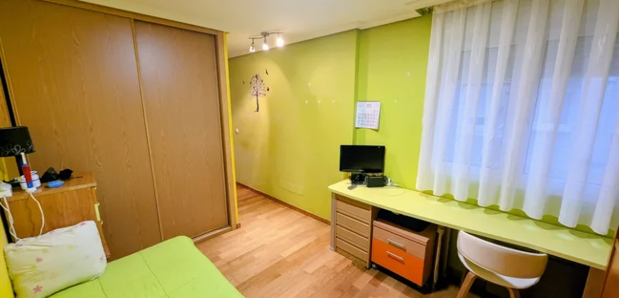Piso en Palencia de cuatro habitaciones y dos baños